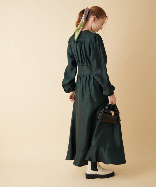 MADEMOISELLE ROPE'（マドモアゼル ロペ）の「ウエストシェイプメタリックワンピース（ワンピース・レディース・ベージュ/グリーン・38）」の10枚目の写真