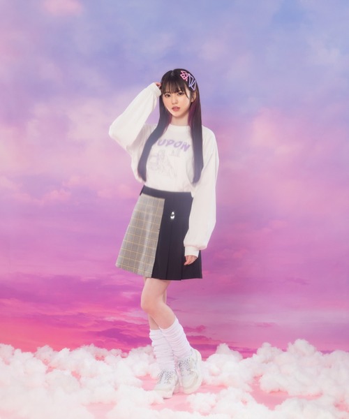 .KOM(ドットコム)の「【 .KOM ×ゆーぽん SPECIAL COLLABORATION 】 プリーツスカート(スカート・レディース・ブラック/グレー・FREE)」の5枚目の写真