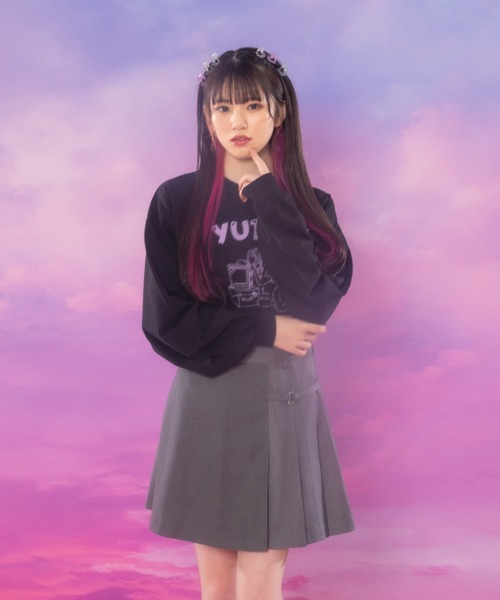 .KOM(ドットコム)の「【 .KOM ×ゆーぽん SPECIAL COLLABORATION 】 プリーツスカート(スカート・レディース・ブラック/グレー・FREE)」の4枚目の写真