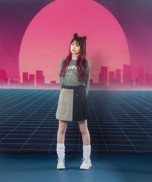 .KOM(ドットコム)の「【 .KOM ×ゆーぽん SPECIAL COLLABORATION 】 プリーツスカート(スカート・レディース・ブラック/グレー・FREE)」の11枚目の写真