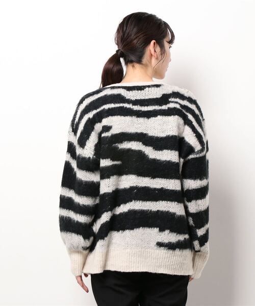 BONbazaar（ボンバザール）の「表面起毛ゼブラ柄ジャガードカーディガン（カーディガン/ボレロ・レディース・ブラック/オレンジ・FREE）」の3枚目の写真