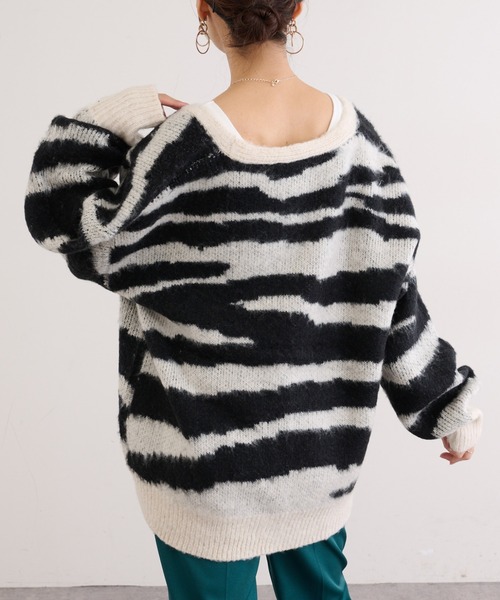 BONbazaar（ボンバザール）の「表面起毛ゼブラ柄ジャガードカーディガン（カーディガン/ボレロ・レディース・ブラック/オレンジ・FREE）」の2枚目の写真