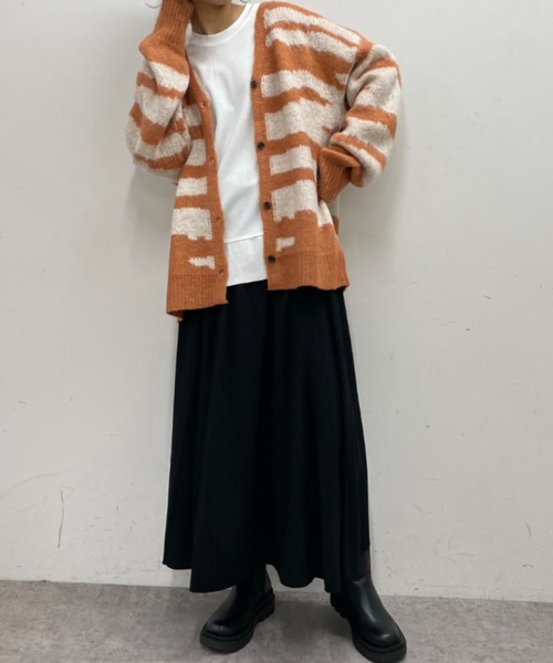 BONbazaar（ボンバザール）の「表面起毛ゼブラ柄ジャガードカーディガン（カーディガン/ボレロ・レディース・ブラック/オレンジ・FREE）」の6枚目の写真