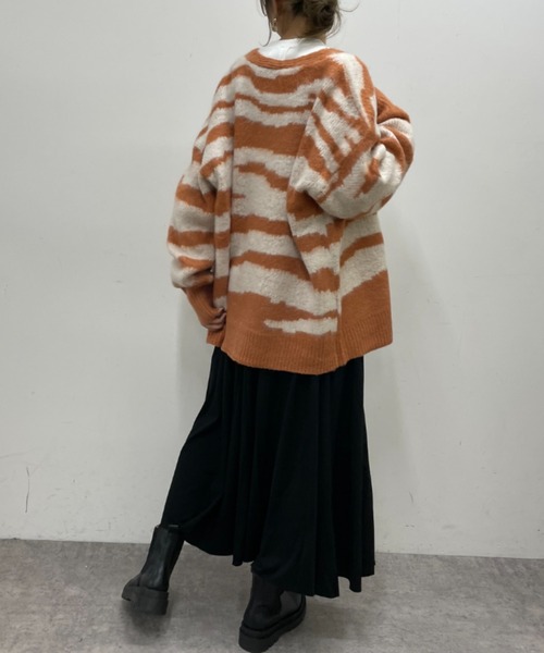 BONbazaar（ボンバザール）の「表面起毛ゼブラ柄ジャガードカーディガン（カーディガン/ボレロ・レディース・ブラック/オレンジ・FREE）」の7枚目の写真