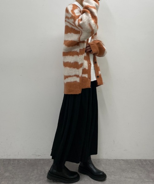 BONbazaar（ボンバザール）の「表面起毛ゼブラ柄ジャガードカーディガン（カーディガン/ボレロ・レディース・ブラック/オレンジ・FREE）」の9枚目の写真