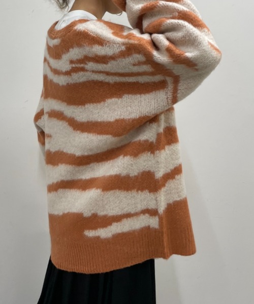 BONbazaar（ボンバザール）の「表面起毛ゼブラ柄ジャガードカーディガン（カーディガン/ボレロ・レディース・ブラック/オレンジ・FREE）」の12枚目の写真