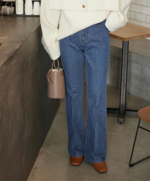 titivate(ティティベイト)の「センタープレスブーツカットデニムパンツ(デニムパンツ・レディース・ライトブルー/ブルー/ブラック/インディゴブルー・S/M/L)」の19枚目の写真