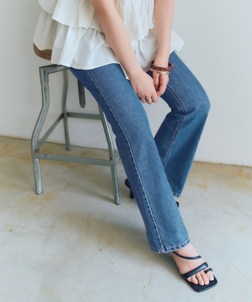 titivate(ティティベイト)の「センタープレスブーツカットデニムパンツ(デニムパンツ・レディース・ライトブルー/ブルー/ブラック/インディゴブルー・S/M/L)」の5枚目の写真