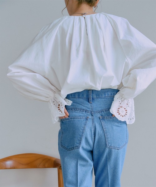 titivate(ティティベイト)の「センタープレスブーツカットデニムパンツ(デニムパンツ・レディース・ライトブルー/ブルー/ブラック/インディゴブルー・S/M/L)」の13枚目の写真