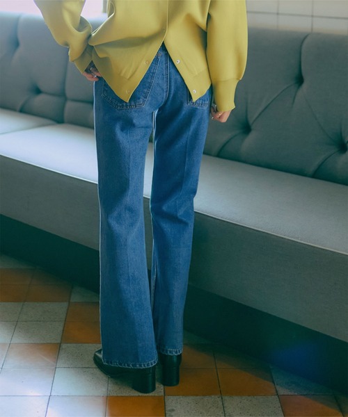 titivate(ティティベイト)の「センタープレスブーツカットデニムパンツ(デニムパンツ・レディース・ライトブルー/ブルー/ブラック/インディゴブルー・S/M/L)」の7枚目の写真