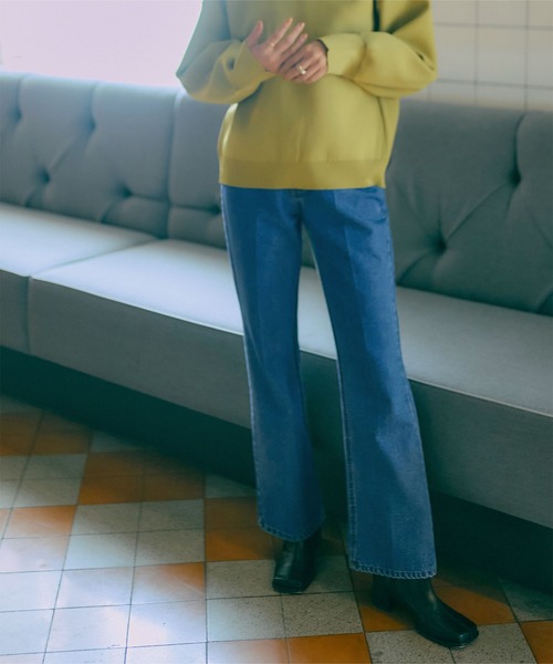 titivate(ティティベイト)の「センタープレスブーツカットデニムパンツ(デニムパンツ・レディース・ライトブルー/ブルー/ブラック/インディゴブルー・S/M/L)」の6枚目の写真