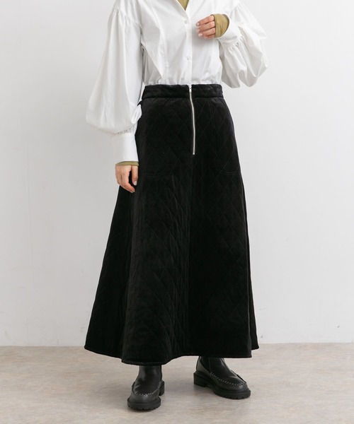 KBF（ケイビーエフ）の「ベロアキルティングフレアスカート（スカート・レディース・カーキ/ベージュ/ブラック・ONE）」の2枚目の写真
