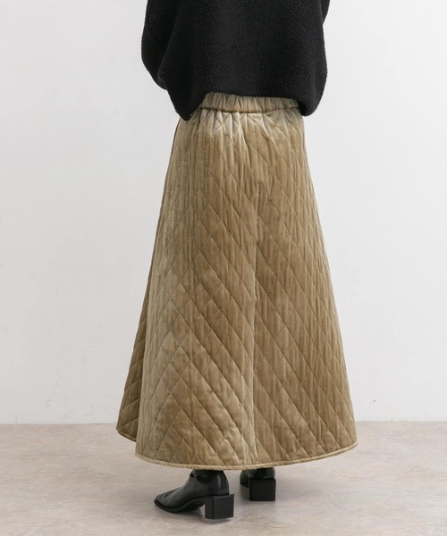 KBF（ケイビーエフ）の「ベロアキルティングフレアスカート（スカート・レディース・カーキ/ベージュ/ブラック・ONE）」の4枚目の写真