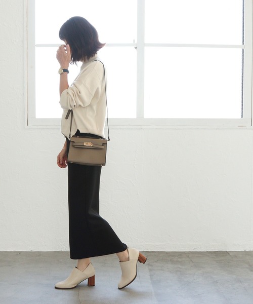 grandfleur（グランドフルール）の「本革ピースのスクエアトゥ/ウッドヒールブーティー（パンプス・レディース・ブラック/アイボリー・M/L/LL/3L/S）」の4枚目の写真