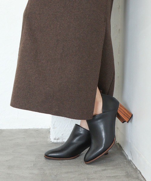 grandfleur（グランドフルール）の「本革ピースのスクエアトゥ/ウッドヒールブーティー（パンプス・レディース・ブラック/アイボリー・M/L/LL/3L/S）」の19枚目の写真