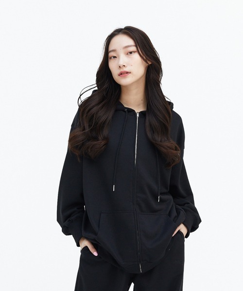 17HR(セブンティーンアワーズ)の「ロゴジップパーカー【セットアップ可】(パーカー・レディース・ライトグレー/ブラック・FREE)」の3枚目の写真