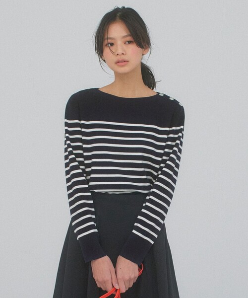 J.PRESS(ジェイプレス)の「【洗える】KATE パネルボーダー ボートネック ニット(ニット/セーター・レディース・ホワイト系1/ネイビー系1/ふじ色系1・MEDIUM/LARGE)」の2枚目の写真