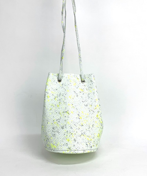 PR01.(ピーアールワン)の「ANNAK 巾着2WAYショルダーバッグ(ショルダーバッグ・レディース・ブラック/シルバー/ホワイト系その他・FREE)」の7枚目の写真