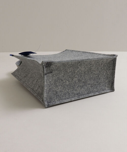 GLOSTER（グロスター）の「【BLAW/ブラウ】デッドストックフェルトトート 縦型Mサイズ VERTICAL（トートバッグ・メンズ・グレー・FREE）」の2枚目の写真