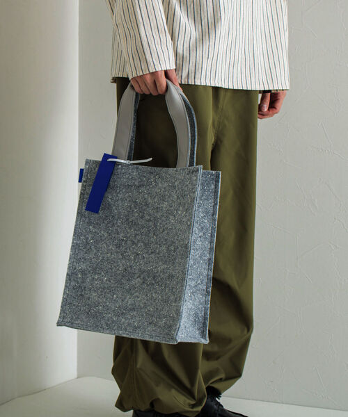 GLOSTER（グロスター）の「【BLAW/ブラウ】デッドストックフェルトトート 縦型Mサイズ VERTICAL（トートバッグ・メンズ・グレー・FREE）」の6枚目の写真