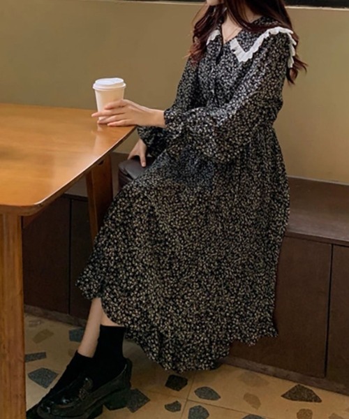 meJane(ミージェーン)の「小花柄ビックカラーフレアーロングワンピース【ZOZOTOWN限定】(ワンピース・レディース・ブラック・FREE)」の3枚目の写真