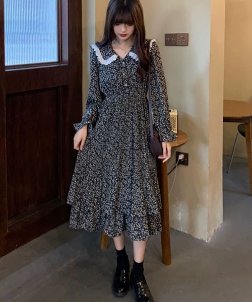 meJane(ミージェーン)の「小花柄ビックカラーフレアーロングワンピース【ZOZOTOWN限定】(ワンピース・レディース・ブラック・FREE)」の4枚目の写真