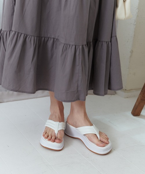 HALEY PESCA（ヘーリーペスカ）の「HALEY PESCA/厚底トングサンダル（サンダル・レディース・ホワイト/ブラック/イエロー・38/36）」の2枚目の写真