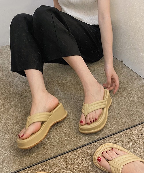 HALEY PESCA（ヘーリーペスカ）の「HALEY PESCA/厚底トングサンダル（サンダル・レディース・ホワイト/ブラック/イエロー・38/36）」の4枚目の写真