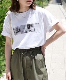 HER CLOSET（ハークローゼット）の「【shemoshelly】5.6オンスフォトプリントロゴTシャツ（Tシャツ/カットソー）」
