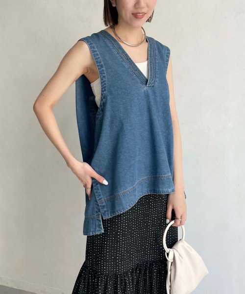 CAPRICIEUX LE'MAGE（カプリシューレマージュ）の「Vネックデニムベスト（ベスト・レディース・ブルー・FREE）」の4枚目の写真