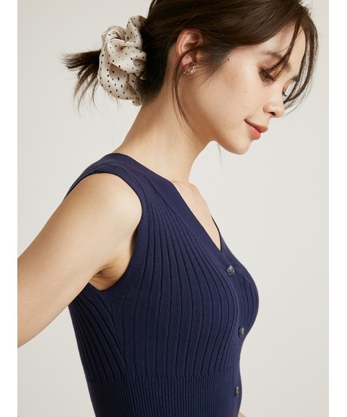 SNIDEL(スナイデル)の「Sustainableフロントボタンニットワンピース(ワンピース・レディース・ネイビー/グレー/レッド/ピンク・FREE)」の11枚目の写真