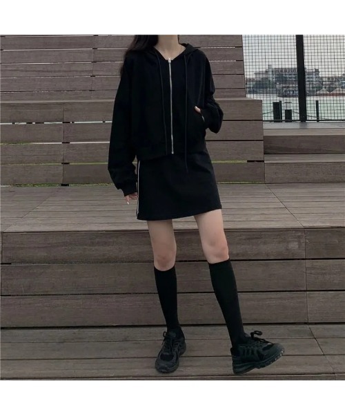 プラダ♡ショート丈ホワイトパーカーXSサイズ セール】シンプル ショート丈 ジップ スウェット トレーナー