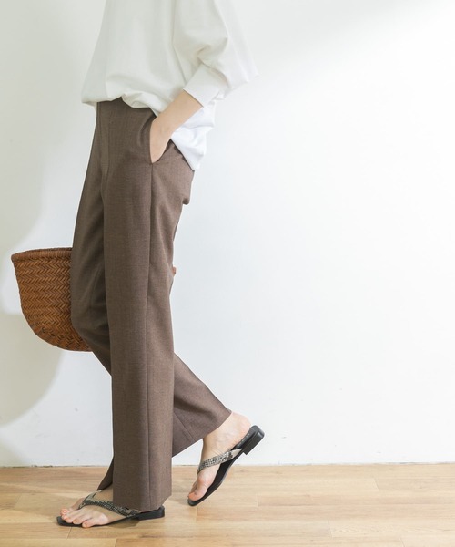 URBAN RESEARCH（アーバンリサーチ）の「スラブオックススリットイージーパンツ（その他パンツ・レディース・ブラウン系その他/ネイビー・38/36）」の16枚目の写真