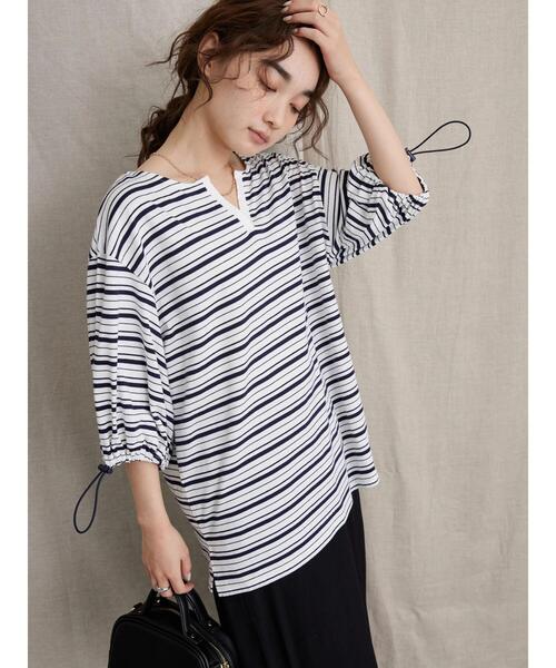 AMERICAN HOLIC(アメリカンホリック)の「袖ドロストカットプルオーバー(Tシャツ/カットソー・レディース・グリーン/マルチ・M/L)」の4枚目の写真