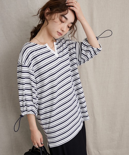 AMERICAN HOLIC(アメリカンホリック)の「袖ドロストカットプルオーバー(Tシャツ/カットソー・レディース・グリーン/マルチ・M/L)」の2枚目の写真