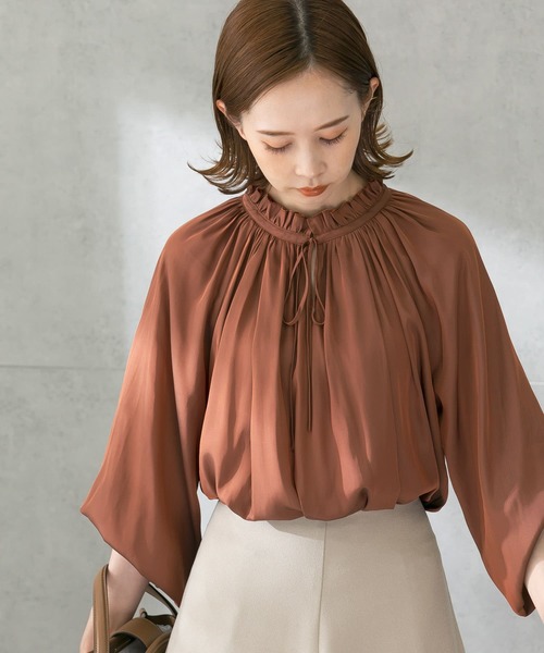 URBAN RESEARCH ROSSO WOMEN（アーバンリサーチ　ロッソ）の「2WAYネックフリルブラウス（シャツ/ブラウス・レディース・チャコールグレー/オフホワイト/レッド系その他・FREE）」の12枚目の写真