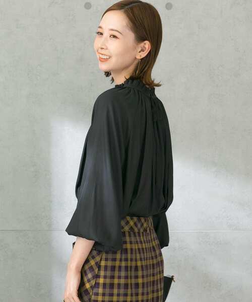 URBAN RESEARCH ROSSO WOMEN（アーバンリサーチ　ロッソ）の「2WAYネックフリルブラウス（シャツ/ブラウス・レディース・チャコールグレー/オフホワイト/レッド系その他・FREE）」の19枚目の写真