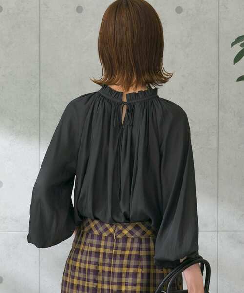 URBAN RESEARCH ROSSO WOMEN（アーバンリサーチ　ロッソ）の「2WAYネックフリルブラウス（シャツ/ブラウス・レディース・チャコールグレー/オフホワイト/レッド系その他・FREE）」の20枚目の写真