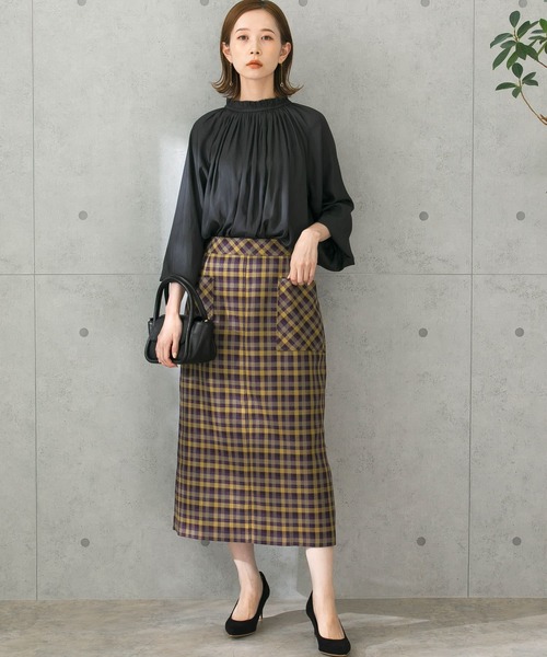 URBAN RESEARCH ROSSO WOMEN（アーバンリサーチ　ロッソ）の「2WAYネックフリルブラウス（シャツ/ブラウス・レディース・チャコールグレー/オフホワイト/レッド系その他・FREE）」の22枚目の写真