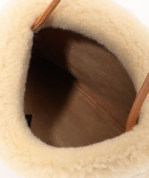 TOMORROWLAND (トゥモローランド)の「ムートン 巾着ポシェット(ショルダーバッグ・レディース・ベージュ・FREE)」の5枚目の写真