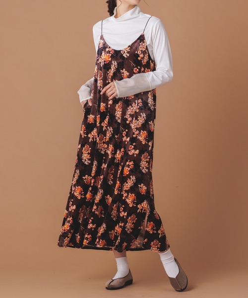 hunch(ハンチ)の「ベロアロングキャミワンピース(ワンピース・レディース・ブラウン/ピンク/ブルー/グリーン・FREE)」の2枚目の写真