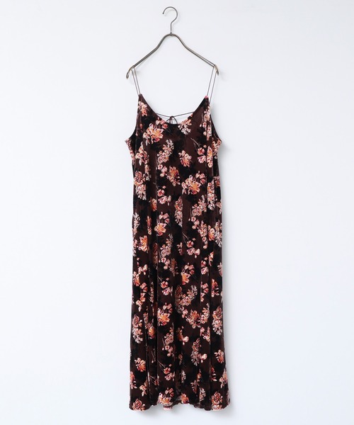 hunch(ハンチ)の「ベロアロングキャミワンピース(ワンピース・レディース・ブラウン/ピンク/ブルー/グリーン・FREE)」の18枚目の写真