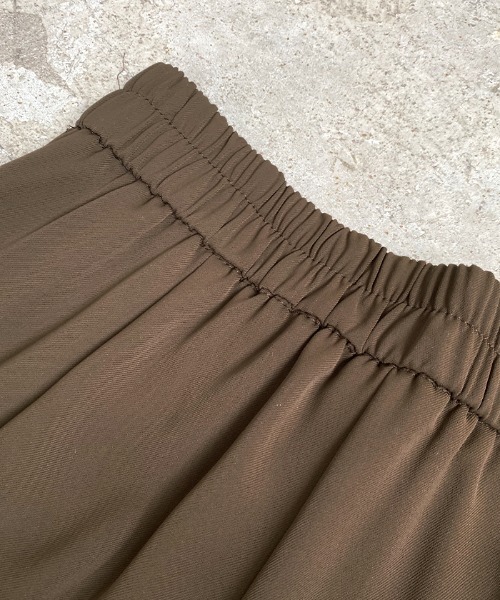 Futier land（フューティアランド）の「【4サイズ展開】大人しなやかの落ち感。ハイウエストツータックスラックス（スラックス・レディース・ブラック/ブラウン/グレー/ワインレッド/アイボリー/ライトパープル/ベージュ/ライトグレー/ライトピンク/ライトイエロー・MEDIUM/LARGE/SMALL/M-Short）」の12枚目の写真