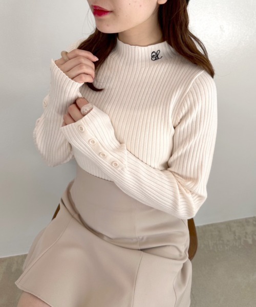 OLIVE des OLIVE（オリーブデオリーブ）の「袖口ボタンリブニット