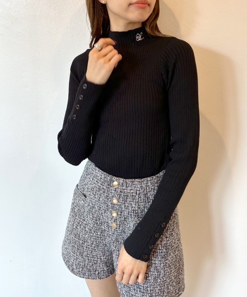 OLIVE des OLIVE（オリーブデオリーブ）の「袖口ボタンリブニット（ニット/セーター・レディース・ブラック/ブラウン/オフホワイト/サックスブルー・FREE）」の15枚目の写真