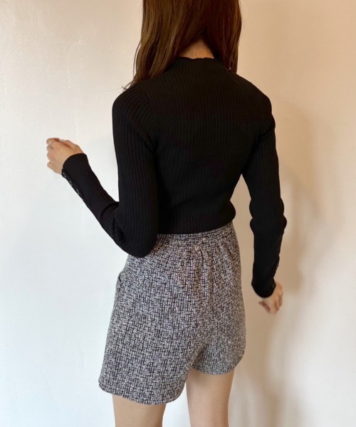 OLIVE des OLIVE（オリーブデオリーブ）の「袖口ボタンリブニット（ニット/セーター・レディース・ブラック/ブラウン/オフホワイト/サックスブルー・FREE）」の17枚目の写真