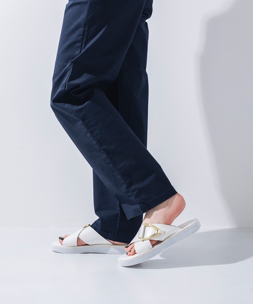 EVOL（イーボル）の「【EVOL】ゴールドバックルクロスベルトフラットサンダル IU5050（サンダル・レディース・キャメル/ホワイト/ブラック/ベージュ系その他・S/M/L/LL）」の6枚目の写真