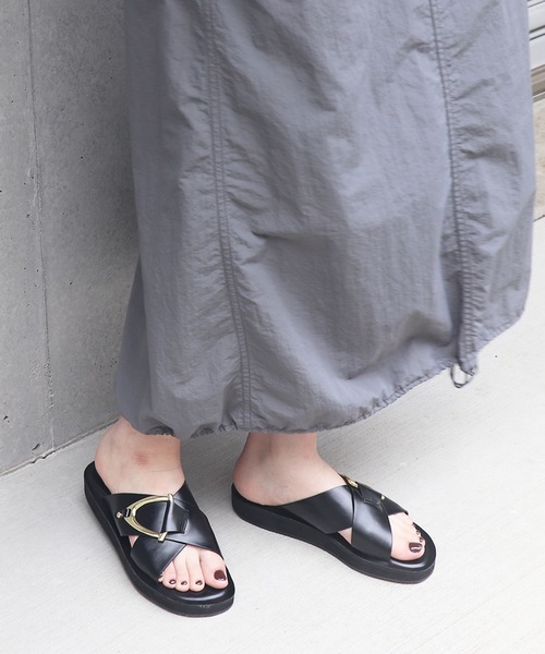 EVOL（イーボル）の「【EVOL】ゴールドバックルクロスベルトフラットサンダル IU5050（サンダル・レディース・キャメル/ホワイト/ブラック/ベージュ系その他・S/M/L/LL）」の15枚目の写真