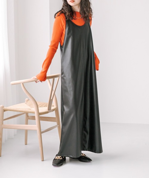 mystic（ミスティック）の「【サイズ展開あり】フェイクレザーキャミワンピース（ワンピース・レディース・ブラック/ライム/アイボリー・1/2）」の2枚目の写真