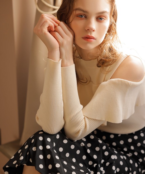 EIMY ISTOIRE（エイミーイストワール）の「オープンショルダーフリルニット（ニット/セーター・レディース・アイボリー/ブラック/ピンク・FREE）」の18枚目の写真